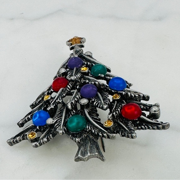 Vintage JJ Jonette Christmas Tree Brooch Pin with Colorful Gems and Star Topper - Picture 2 of 11